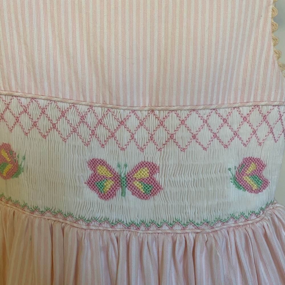 Very sweet Smocked Dress, size 4, EUC. Lined.